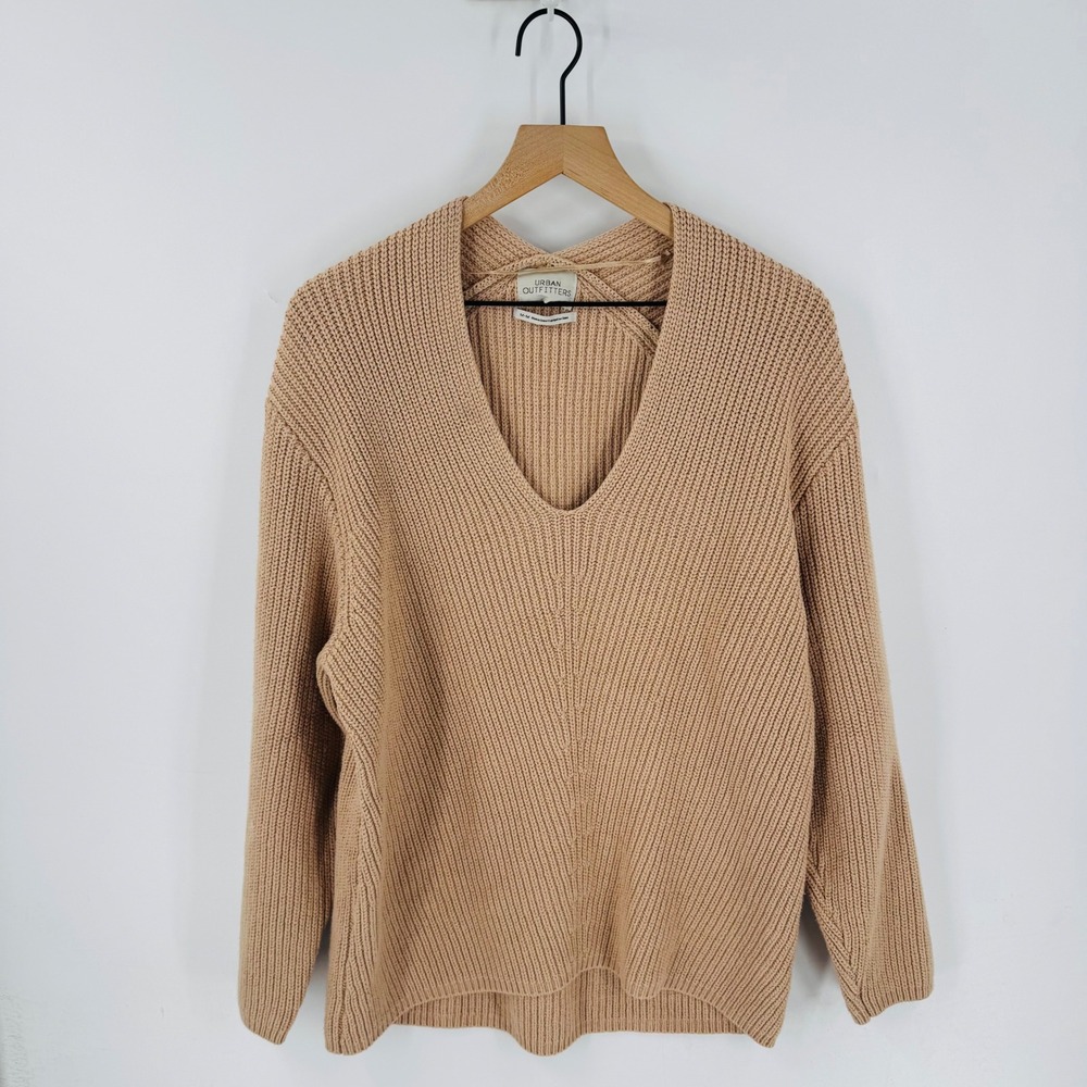 Urban Outfitters Chunky Knit Tan V-Neck Sweater Size M Neutral‎ Layering Coastal